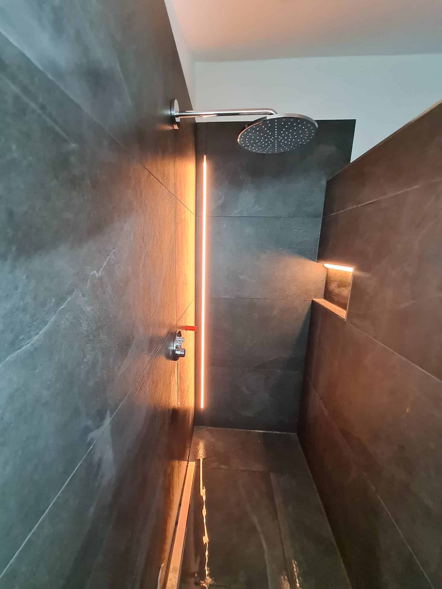 Fertige Dusche mit Beleuchtung
